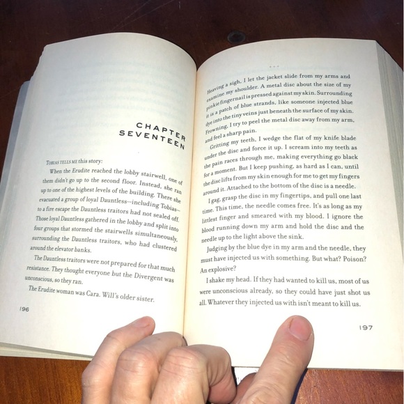 Insurgent- by Veronica Roth-paperback- 3rd in Divergent series- young adult book - Picture 4 of 6